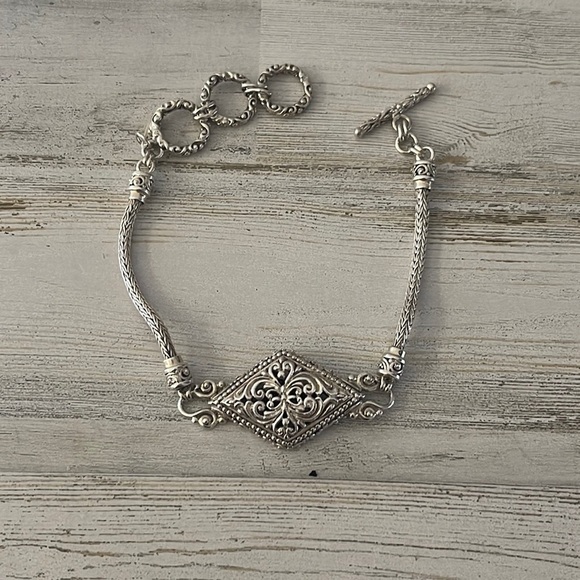 Gorgeous Sarda Silver Filigree Toggle Bracelet. - Picture 2 of 7
